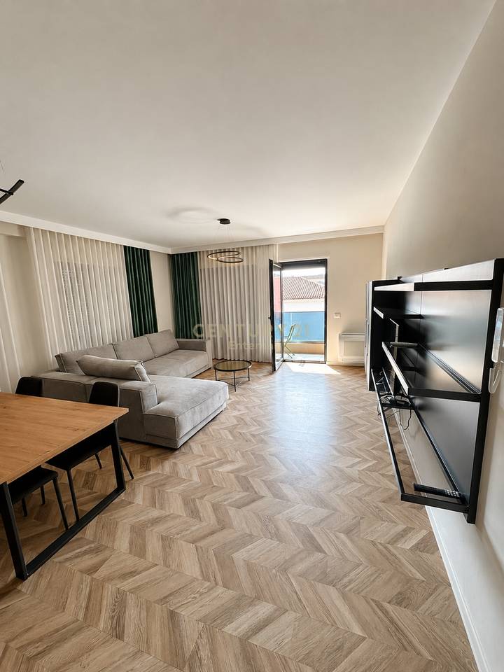 Pazari I Ri - For Rent 3+1+2 Luxury Invested In Detail + 🅿️ Included In Price Near Red School
