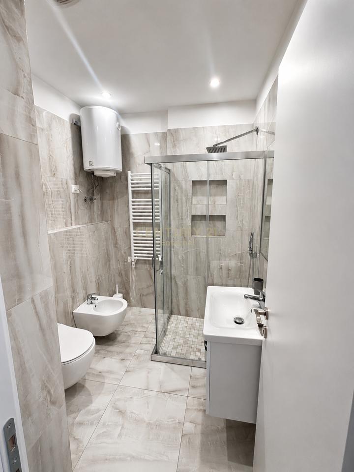 Pazari I Ri - For Rent 3+1+2 Luxury Invested In Detail + 🅿️ Included In Price Near Red School