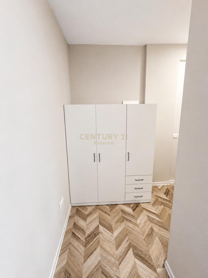 Pazari I Ri - For Rent 3+1+2 Luxury Invested In Detail + 🅿️ Included In Price Near Red School