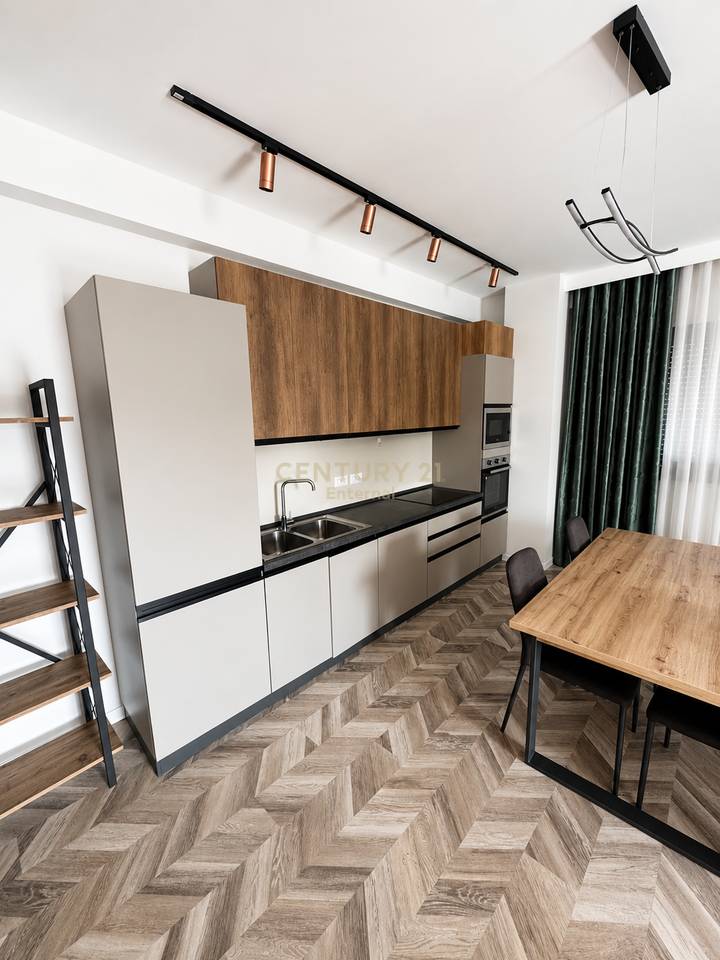 Pazari I Ri - For Rent 3+1+2 Luxury Invested In Detail + 🅿️ Included In Price Near Red School
