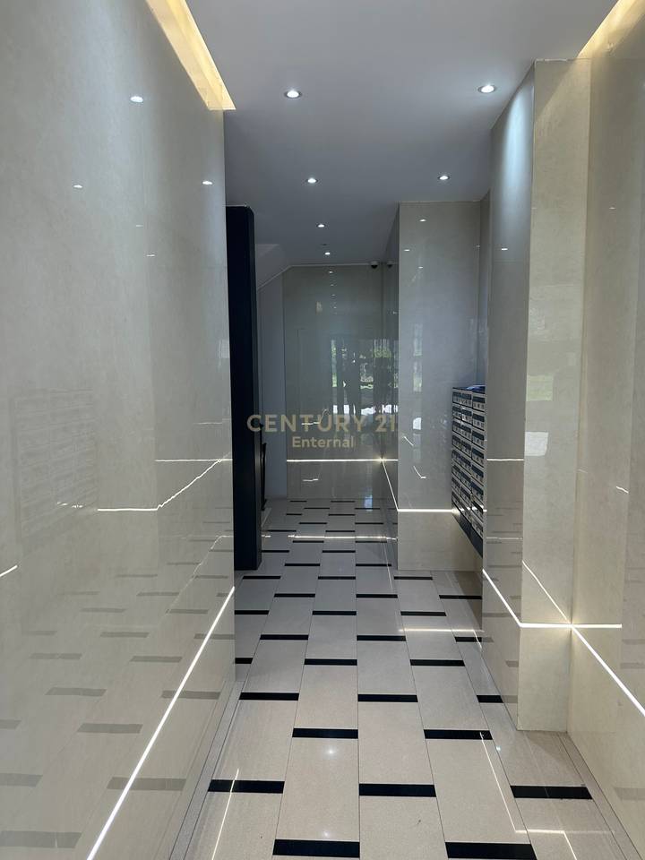 Pazari I Ri - For Rent 3+1+2 Luxury Invested In Detail + 🅿️ Included In Price Near Red School