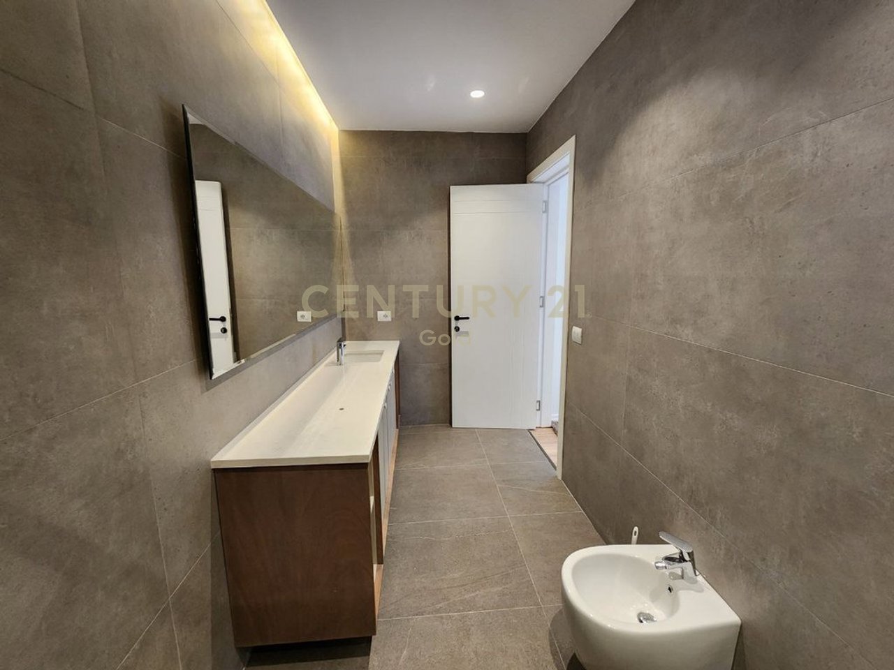 MODERN VILLA FOR SALE NEAR TEG.