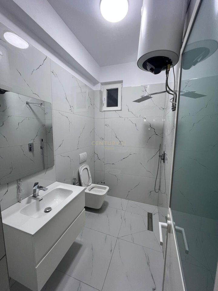 Jepet apartament 1+1 me qira ne nje kat Vile