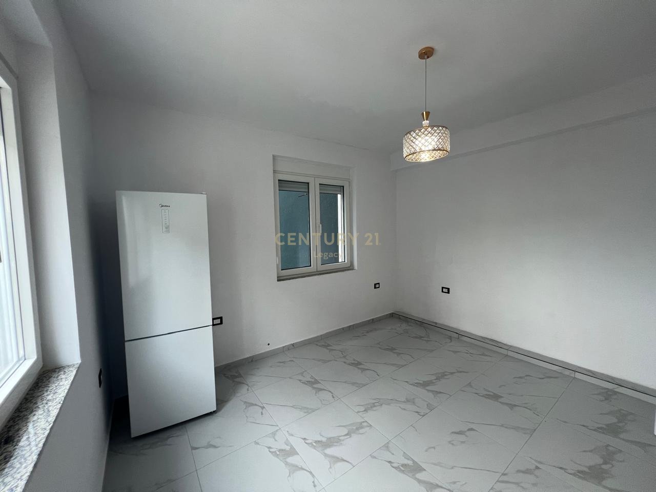 Jepet apartament 1+1 me qira ne nje kat Vile