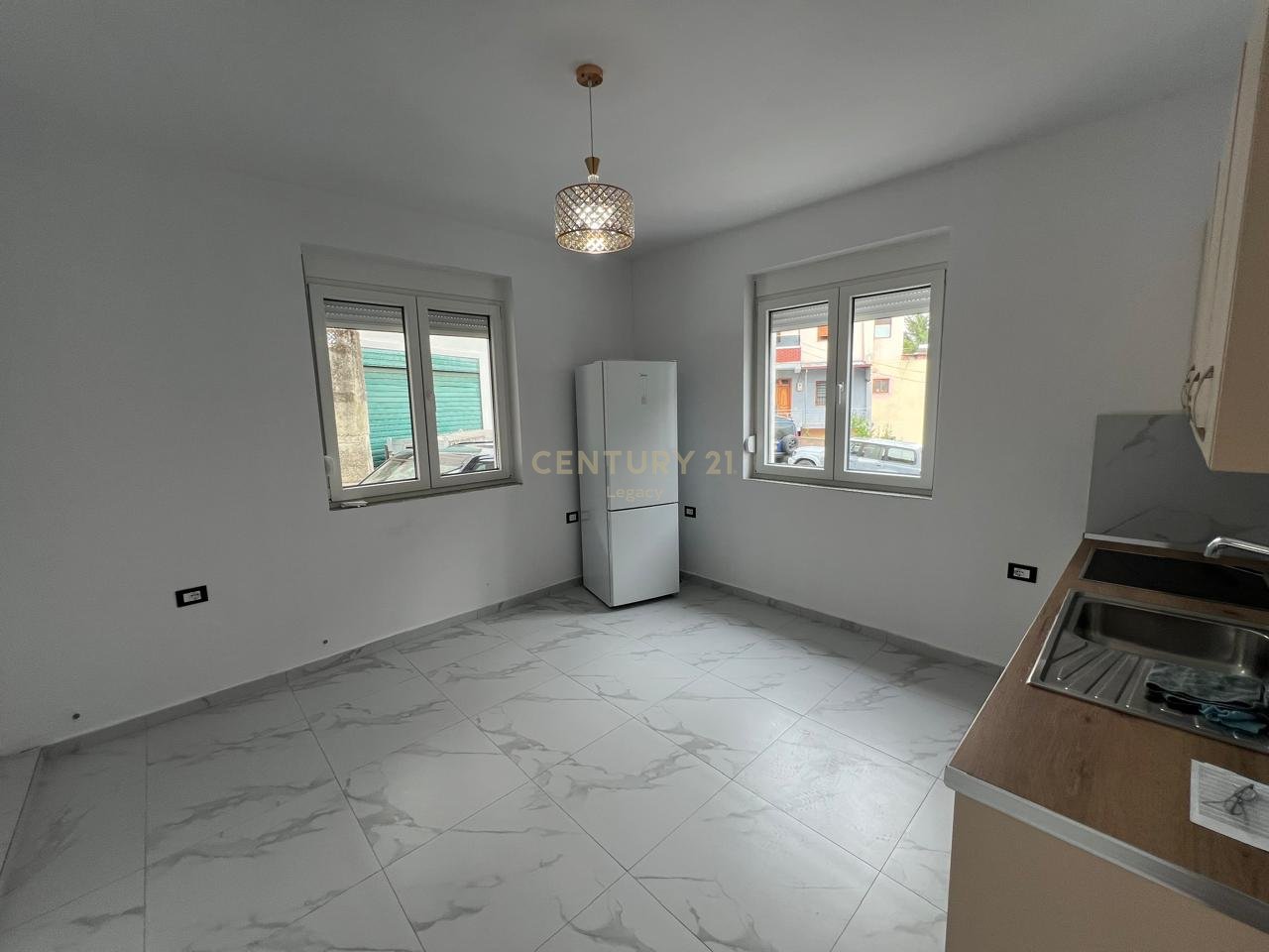 Jepet apartament 1+1 me qira ne nje kat Vile