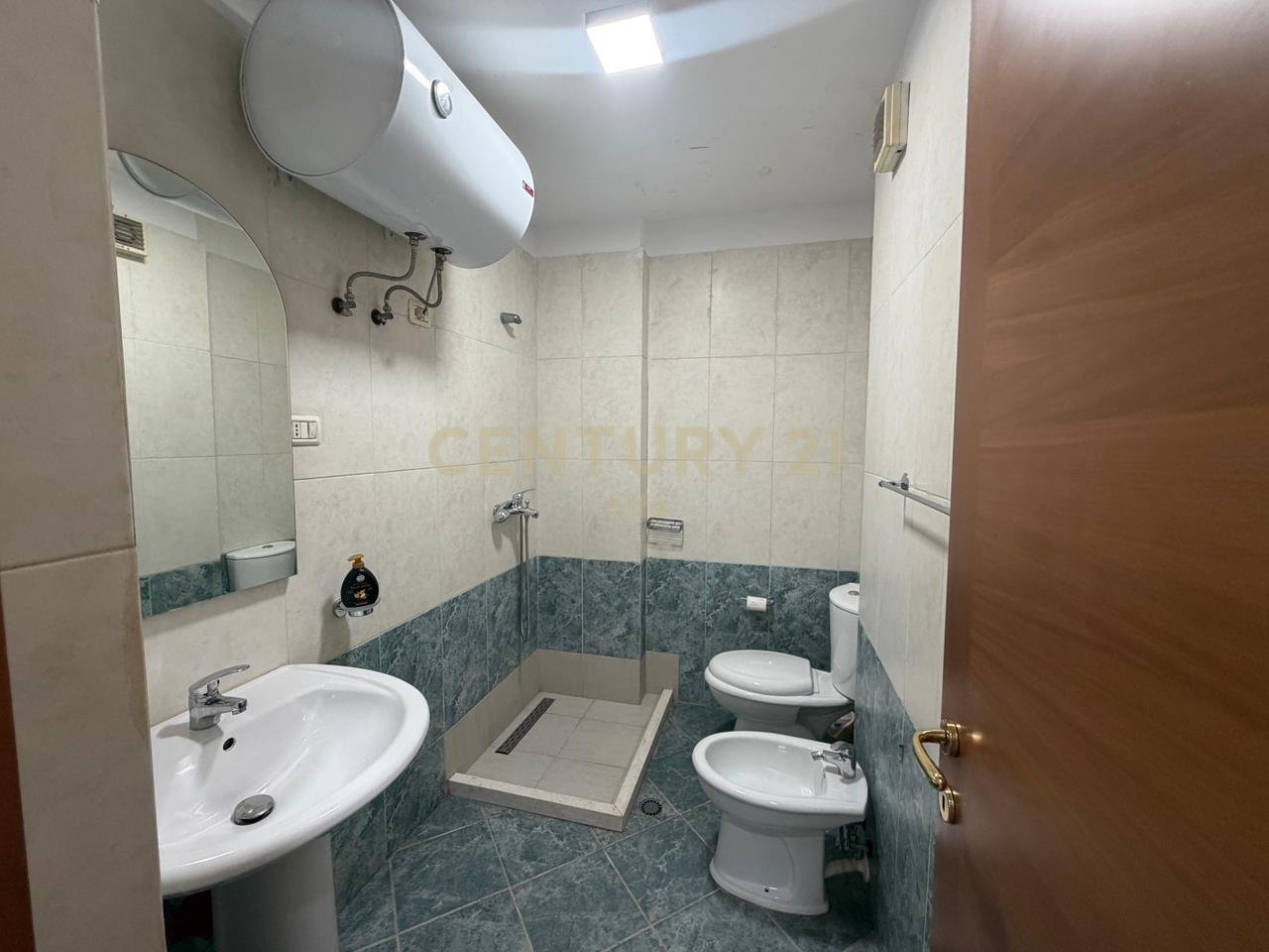 Appartamento 2+1+2 bagni in vendita vicino a Via Kosovarve!