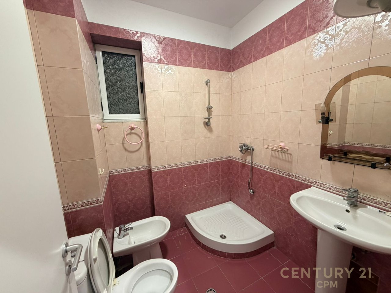 SHESIM APARTAMENT 3+1+2 PRANE STACIONIT TE FUNDIT TE TIRANES SE RE!!!