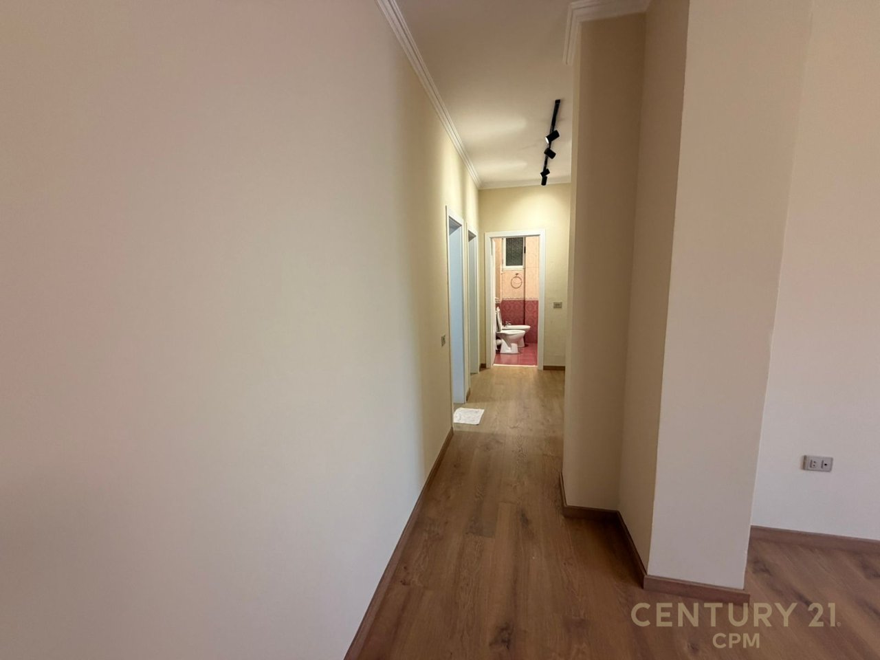 SHESIM APARTAMENT 3+1+2 PRANE STACIONIT TE FUNDIT TE TIRANES SE RE!!!