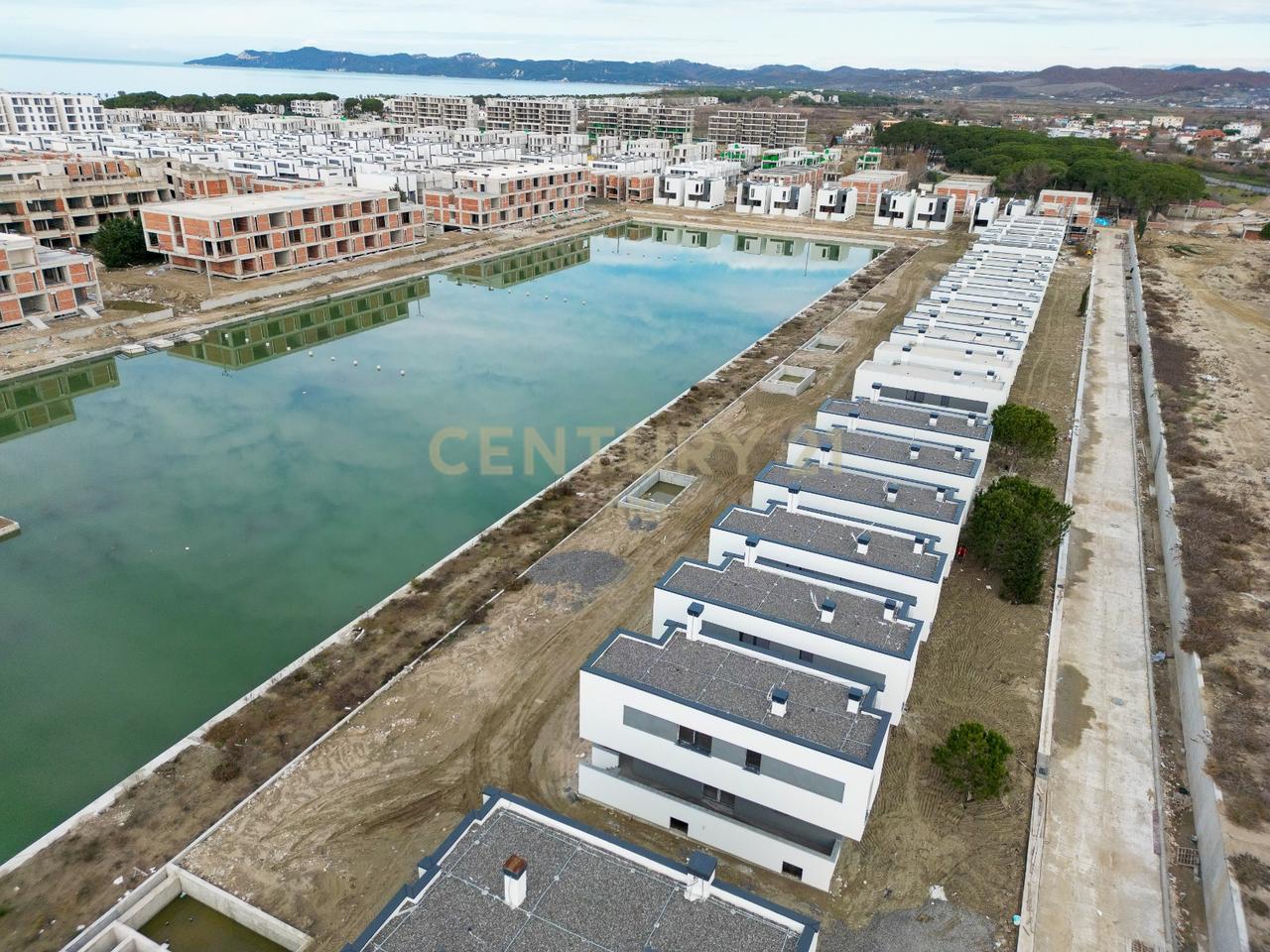 VILE  PER SHITJE TE TURQUOISE MARINA - GJIRI I LALEZIT