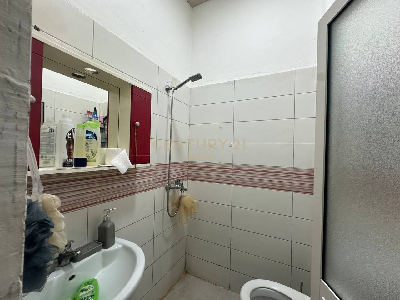 🏢 PROPERTY FOR SALE WITH INVESTMENT POTENTIAL – QESARAKË