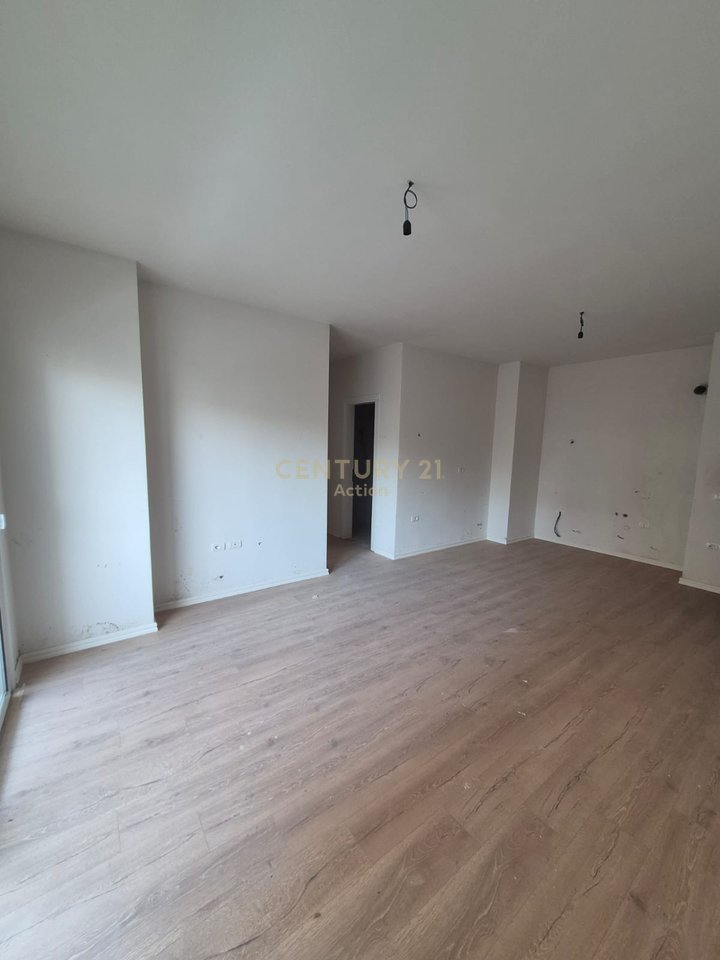 🏡 Shitet Apartament 2+1 në Yzberisht!