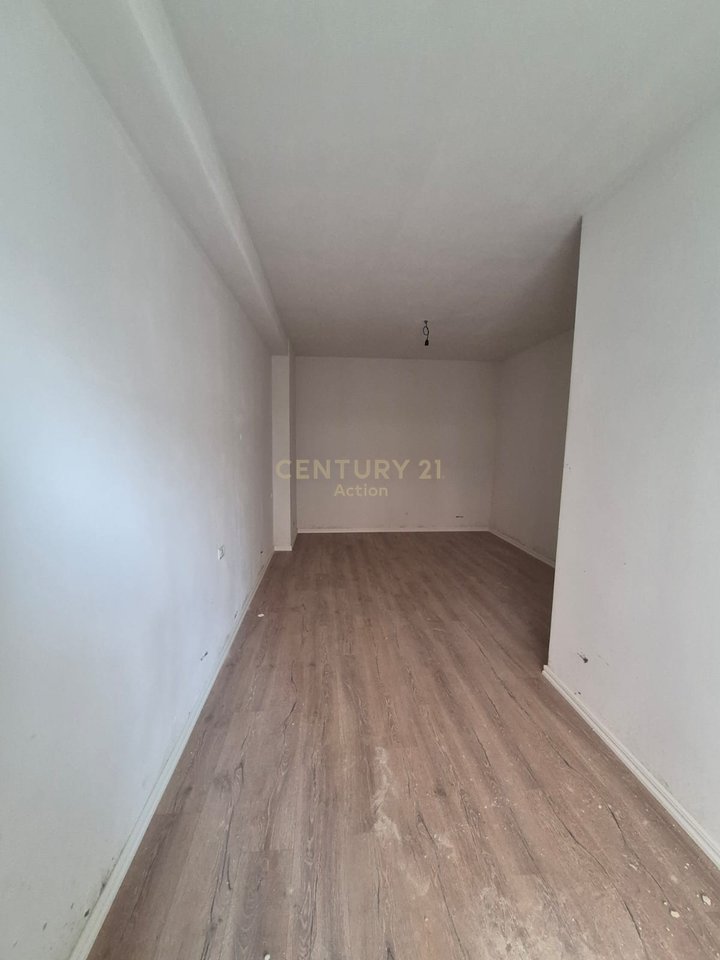 🏡 Shitet Apartament 2+1 në Yzberisht!