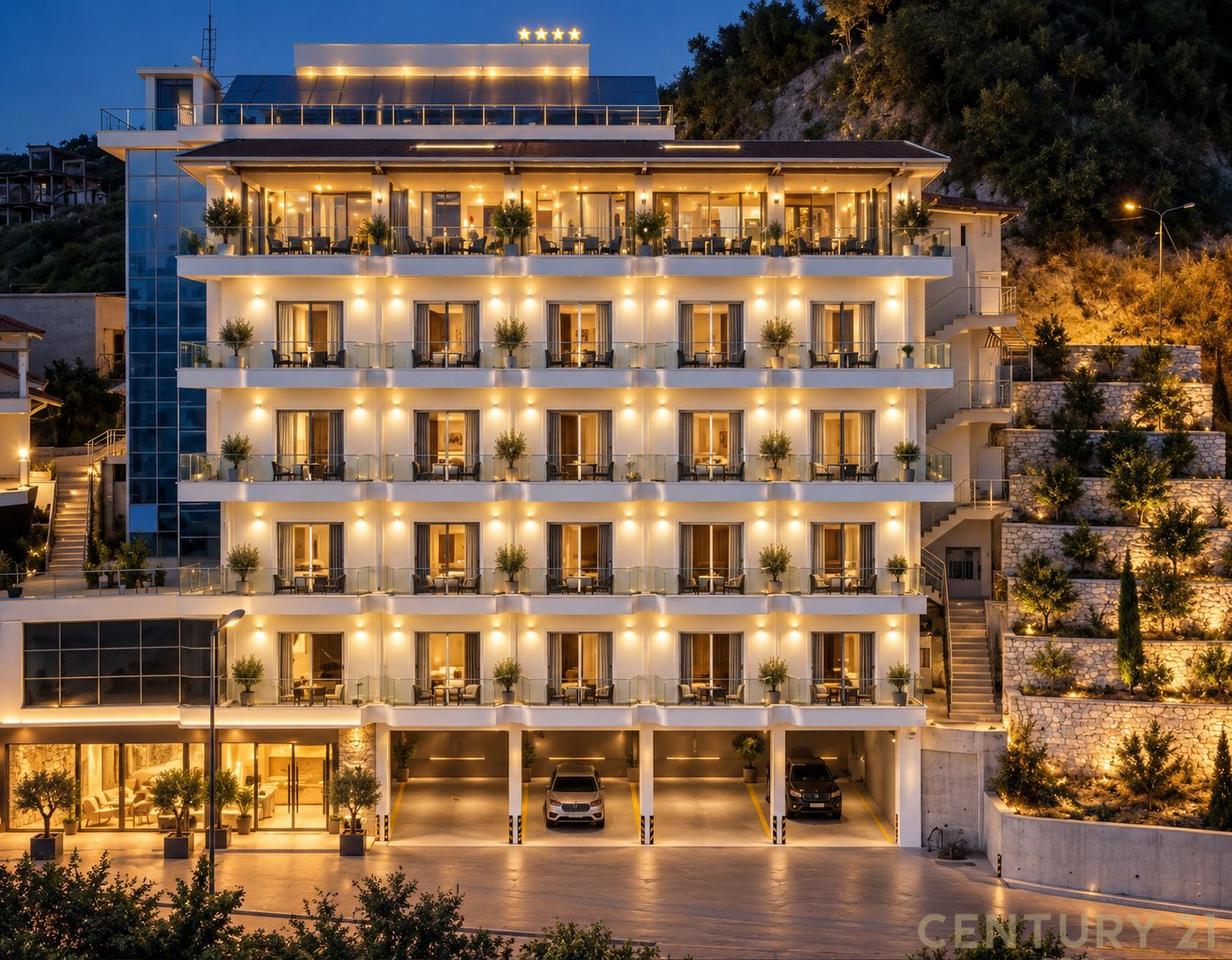 Jepet me qira Hotel 4 Yje në Vlorë me Pamje Panoramike dhe Biznes të konsoliduar.