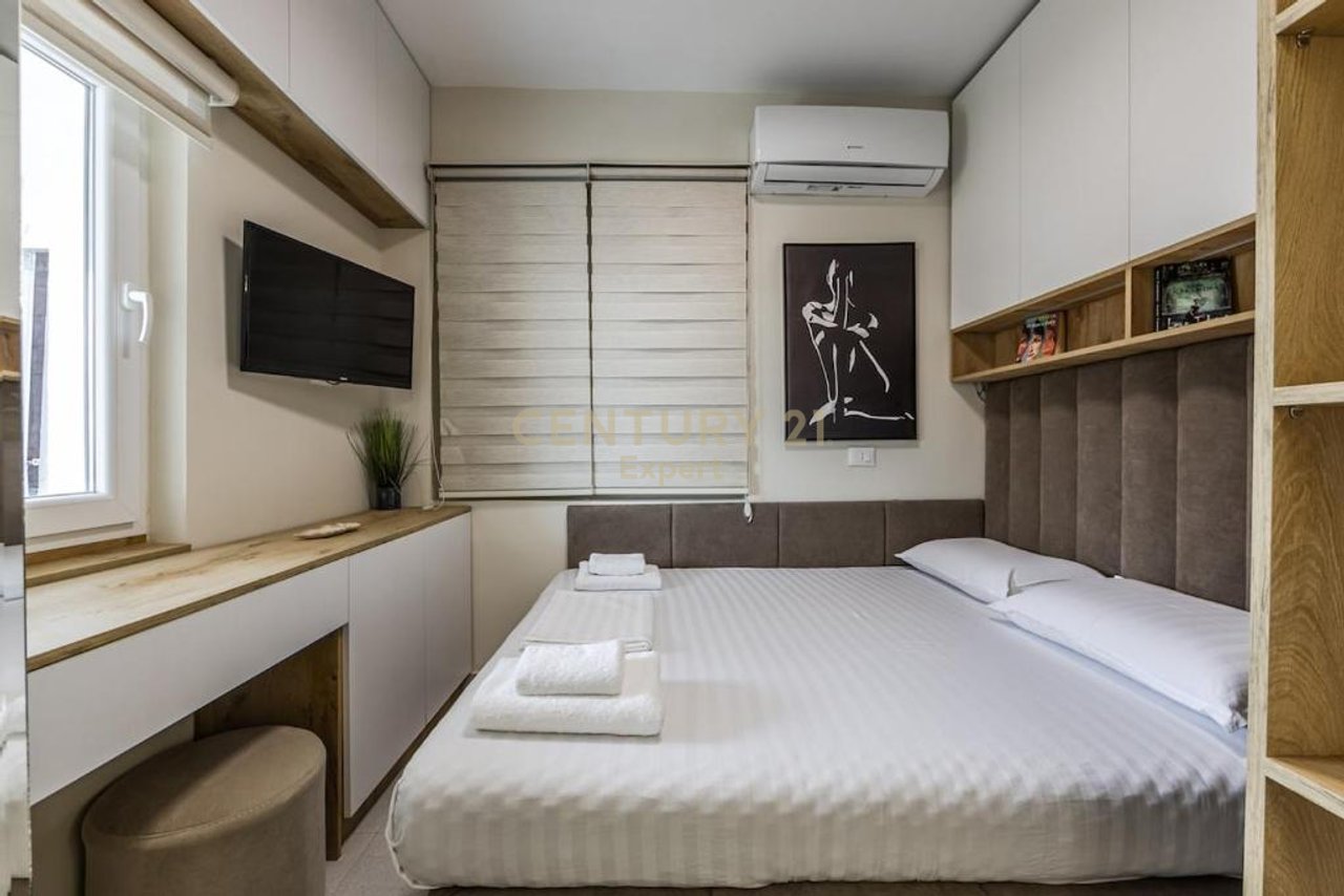 Jepet per shitje apartament ne Kompleksi Sofo Duni , Dhermi.