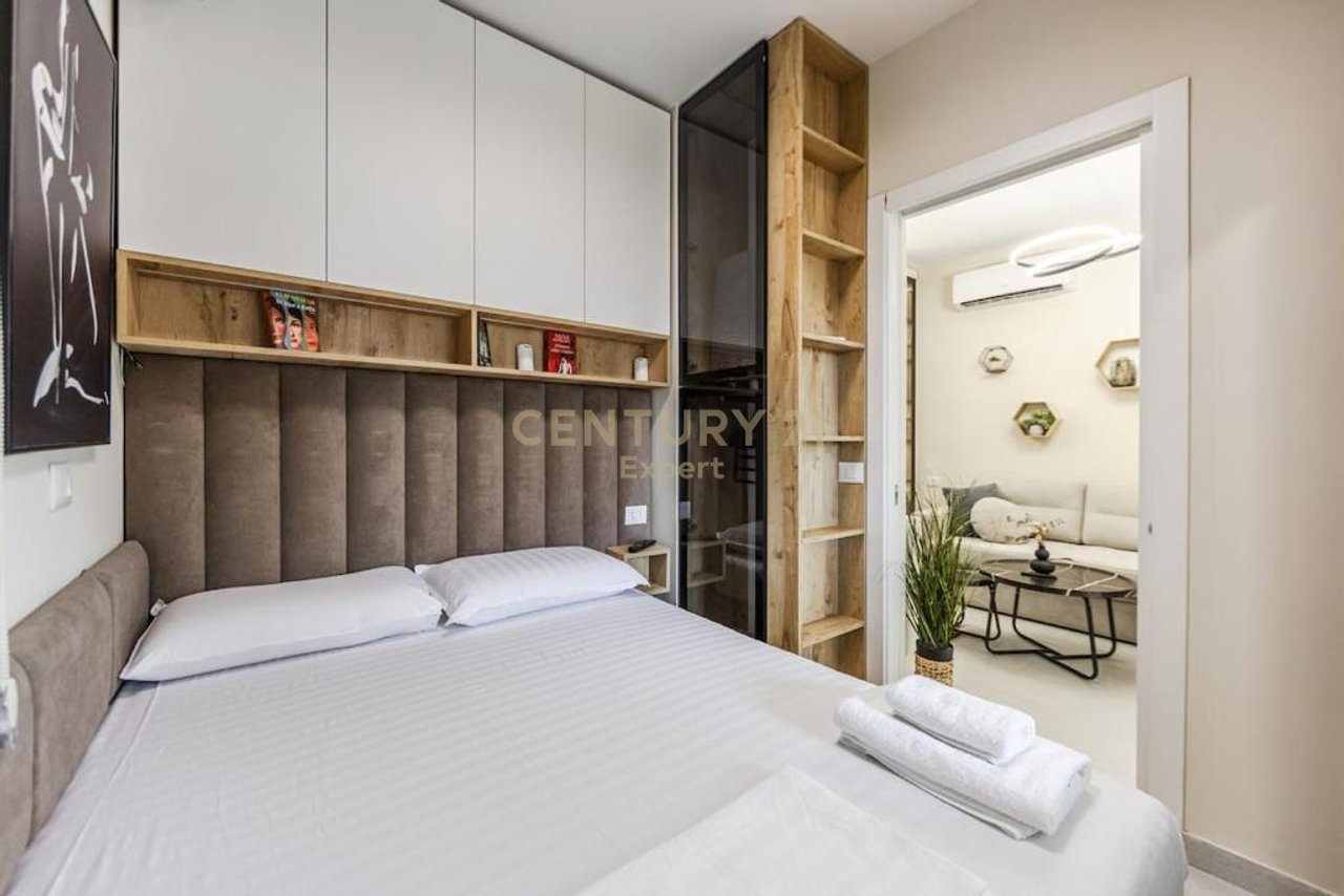 Jepet per shitje apartament ne Kompleksi Sofo Duni , Dhermi.
