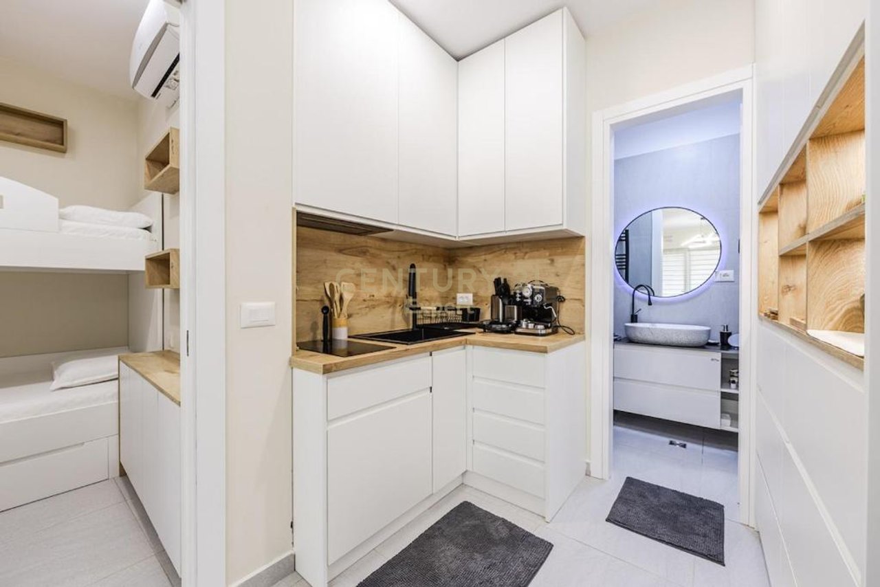 Jepet per shitje apartament ne Kompleksi Sofo Duni , Dhermi.