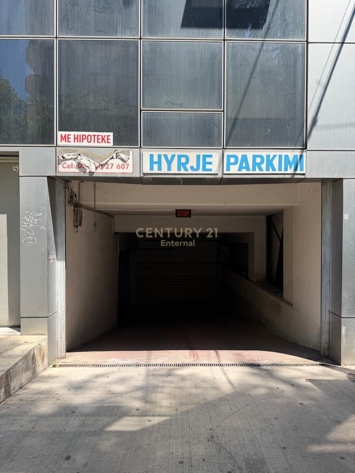 GARAGE FOR SALE AT THE FORMER PARK