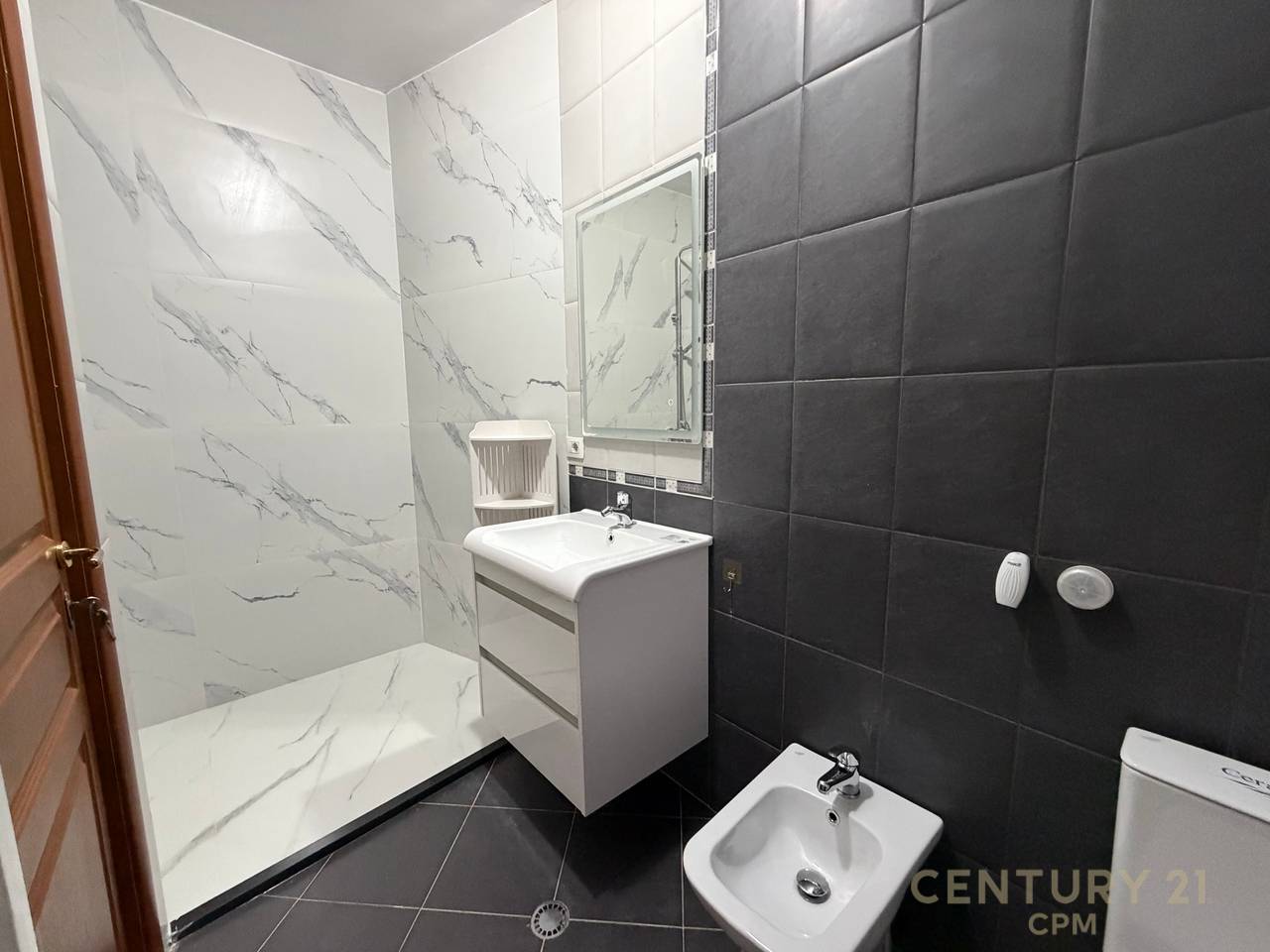 Apartament 2+1 me parkim per qira