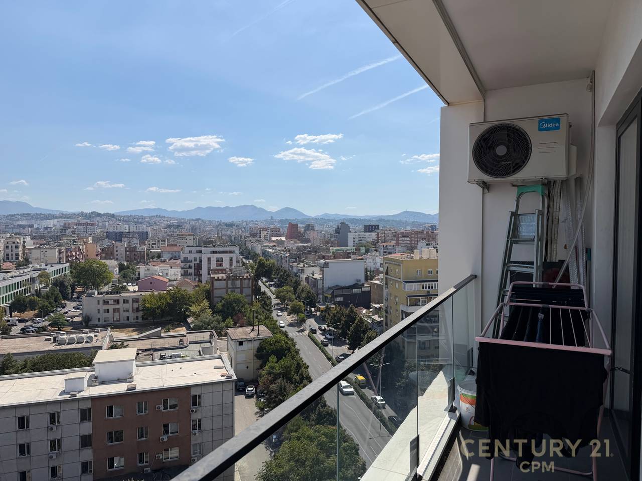 Apartament 1+1 per shitje me post parkimi tek Farmacia 10