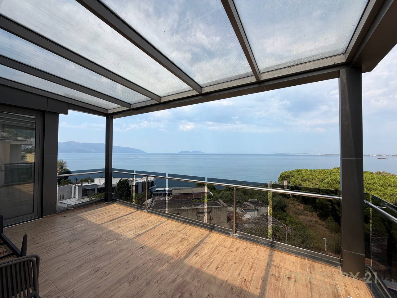 Appartamento 2+2 in Vendita a Uji i Ftohtë, Vlorë