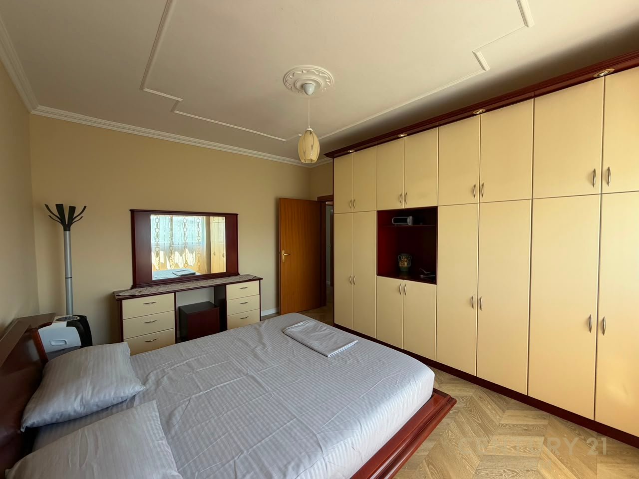 Apartament 3+1 per qira tek ish Ekspozita