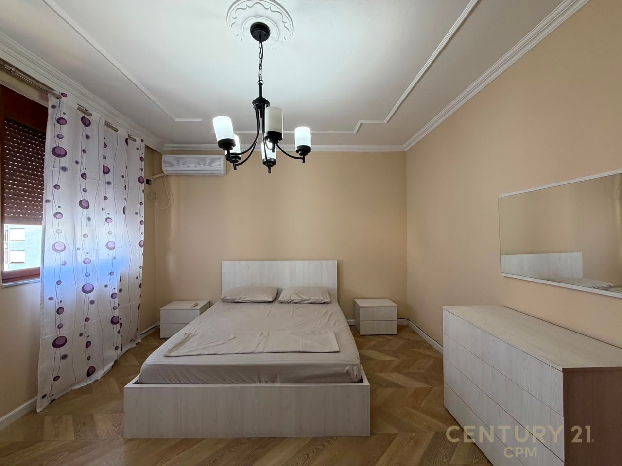 Apartament 3+1 per qira tek ish Ekspozita