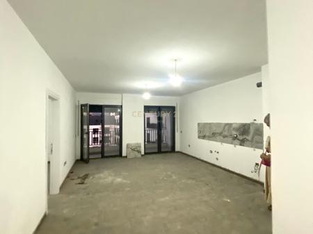 Appartamento / Ufficio 3+1+2 in affitto Viale Nuovo, Complesso Ndregjoni