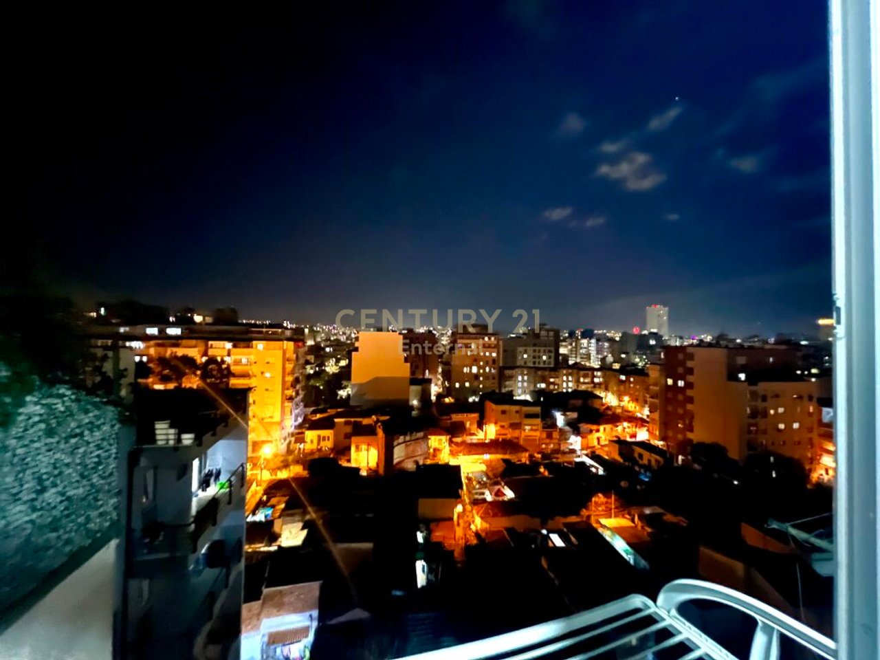 Apartment 1 +1 for rent near Partizani High School .