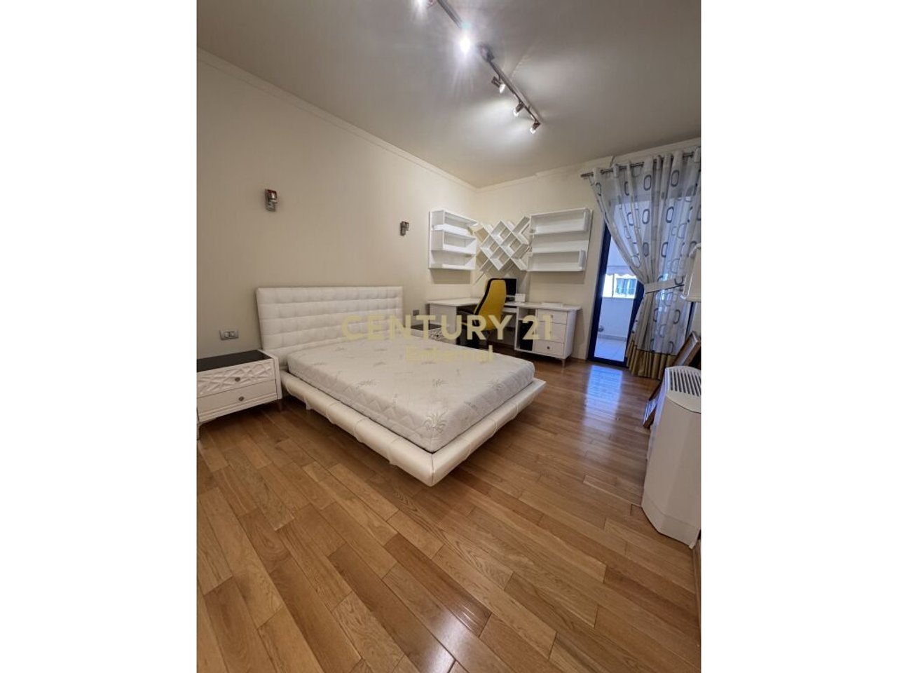 Apartment 3+1+2 + Parking Space for rent at Kosovareve Street