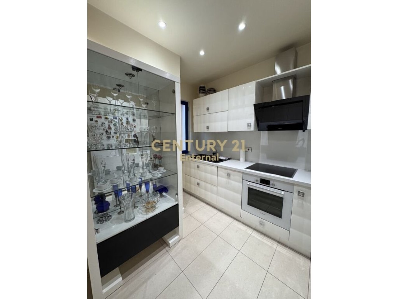 Apartment 3+1+2 + Parking Space for rent at Kosovareve Street