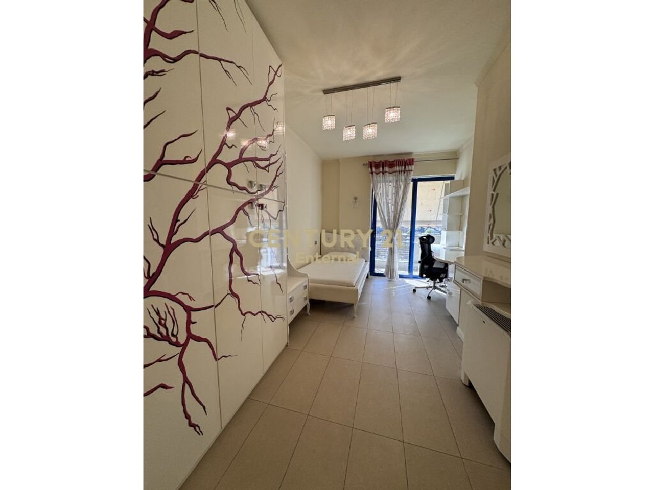 Apartment 3+1+2 + Parking Space for rent at Kosovareve Street