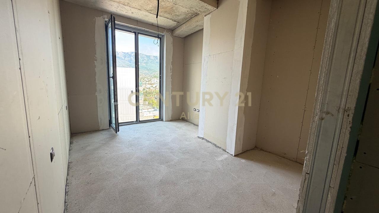 Vendiamo un appartamento 1+1 al Golden Gate, vicino al Nuovo Maternità!