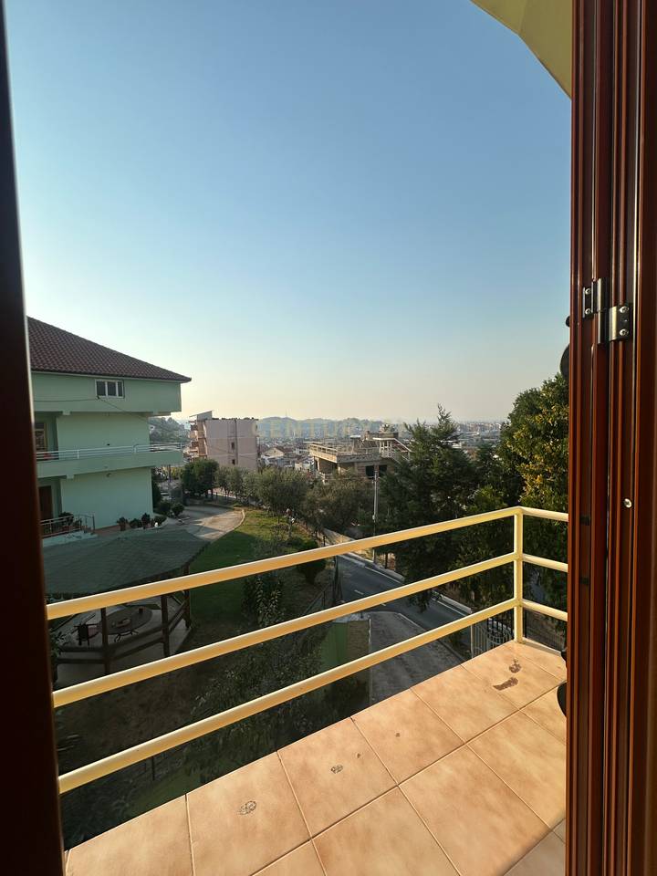🏡 VILË 3-KATËSHE ME QIRA – 1,200 €/MUJ

📍 Pranë Turgut  Ozal | Akses nga Rruga e Kavajës &amp; Selitë