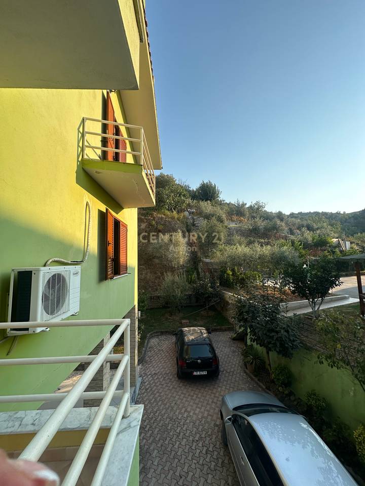 🏡 VILË 3-KATËSHE ME QIRA – 1,200 €/MUJ

📍 Pranë Turgut  Ozal | Akses nga Rruga e Kavajës &amp; Selitë