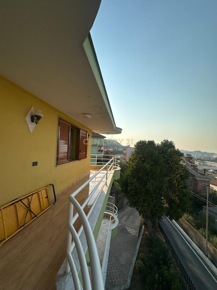 🏡 VILË 3-KATËSHE ME QIRA – 1,200 €/MUJ

📍 Pranë Turgut  Ozal | Akses nga Rruga e Kavajës &amp; Selitë