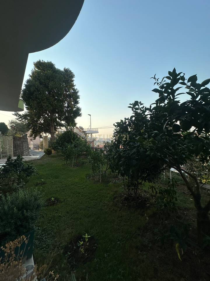🏡 VILË 3-KATËSHE ME QIRA – 1,200 €/MUJ

📍 Pranë Turgut  Ozal | Akses nga Rruga e Kavajës &amp; Selitë