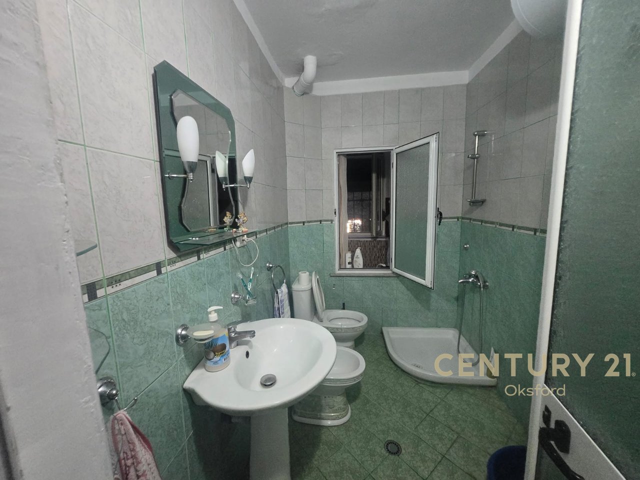APARTAMENT 2+1 ME QIRA NE XHAMLLIK