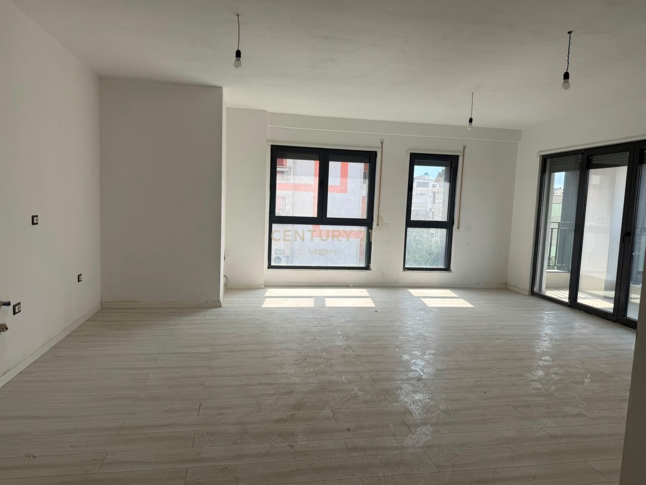 Appartamento /Ufficio 2+1+2 in affitto Viale Nuovo, Complesso Ndregjoni