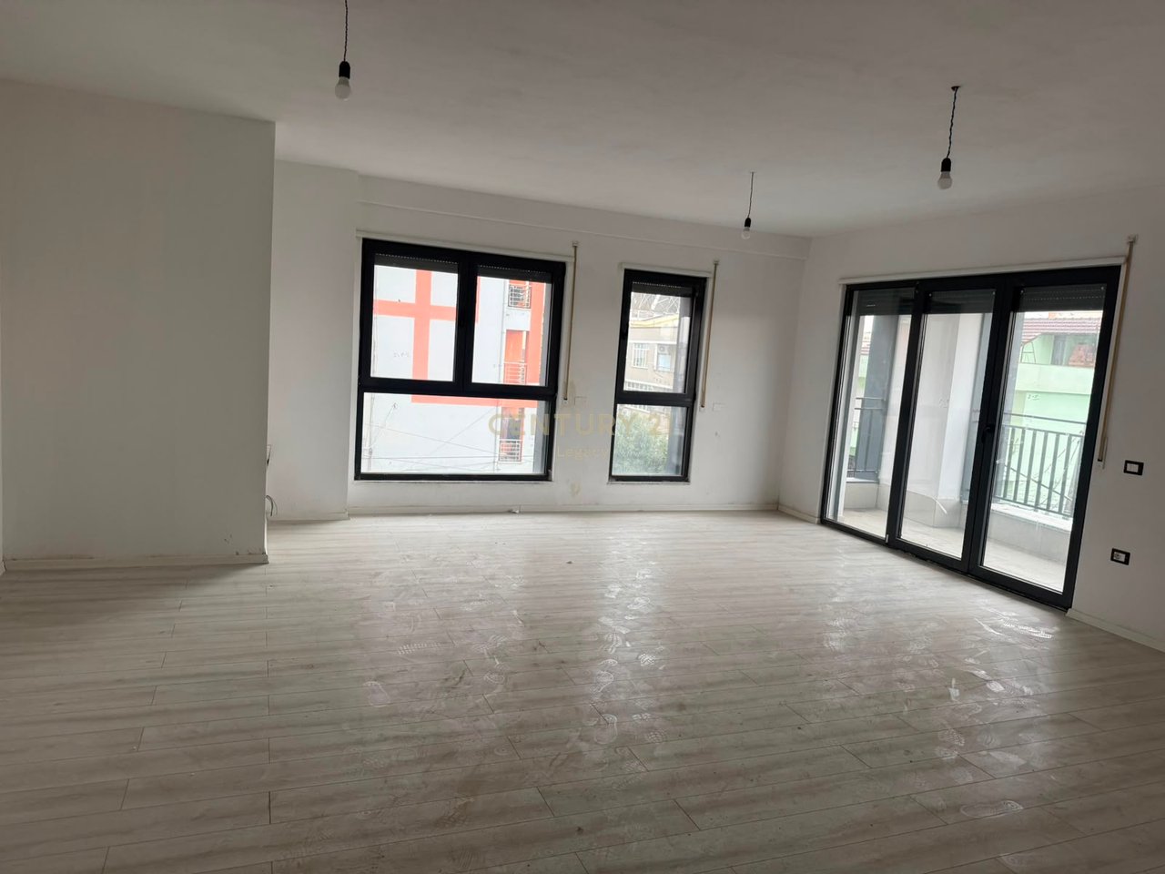 Appartamento /Ufficio 2+1+2 in affitto Viale Nuovo, Complesso Ndregjoni