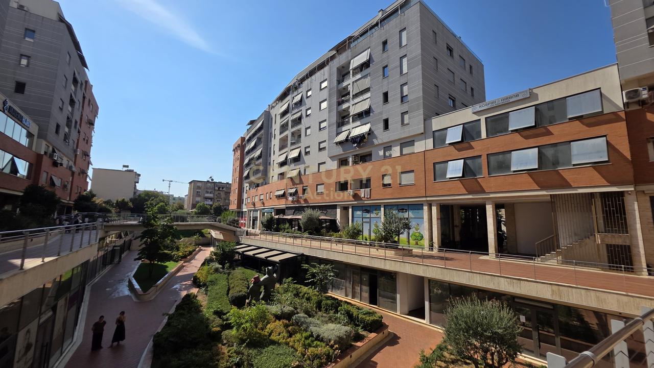 SHITET SUPER APARTAMENT 3+1+POST PARKIMI TEK TOWER BRIDGE III!