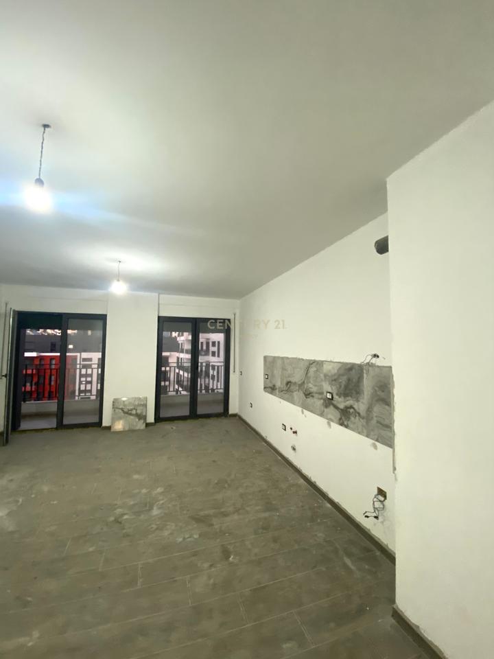 Appartamento / Ufficio 3+1+2 in affitto Viale Nuovo, Complesso Ndregjoni