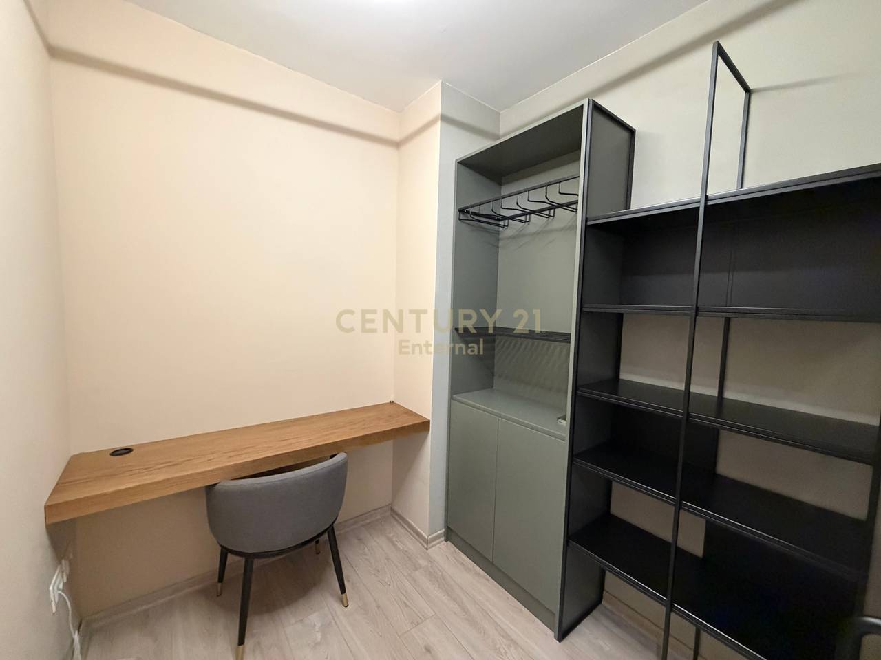 Apartament 3+1+2poste parkimi tek Nobis per Qira