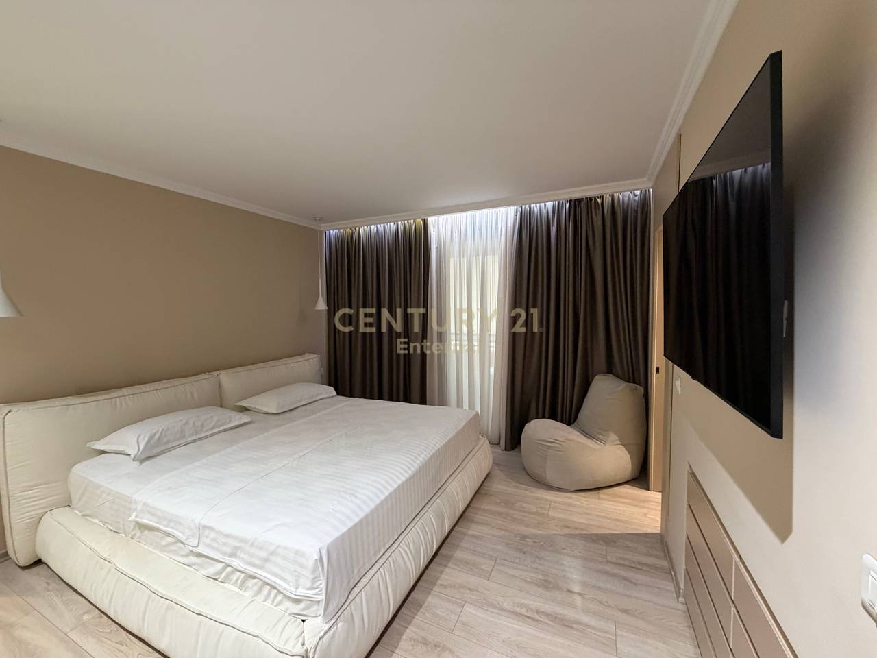 Apartament 3+1+2poste parkimi tek Nobis per Qira