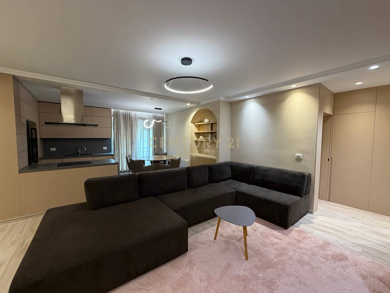 Apartament 3+1+2poste parkimi tek Nobis per Qira