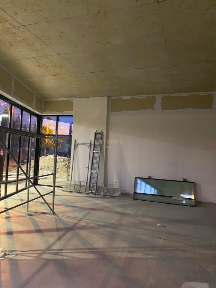 AMBIENTE COMMERCIALE IN AFFITTO NUOVO BOULEVARD, COMPLESSO NDREGJONI
