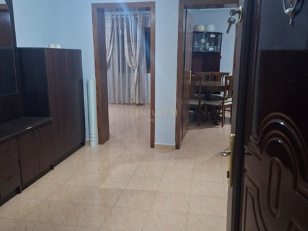 Apartament 3+1 per qira , Prane Shkolles "Osman Myderizi"