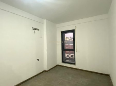 Apartament /Zyre 2+1+2+2 per qira Bulevardi i Ri , Kompleksi Ndregjoni