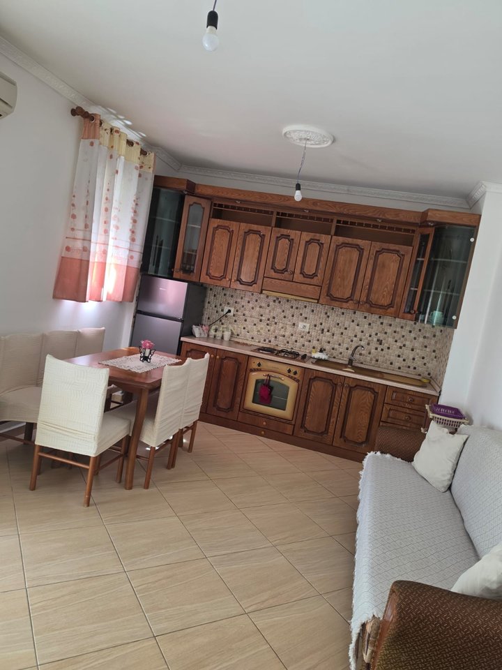 🏠 APARTAMENT 1+1 ME QIRA – VLORË, LUNGOMARE