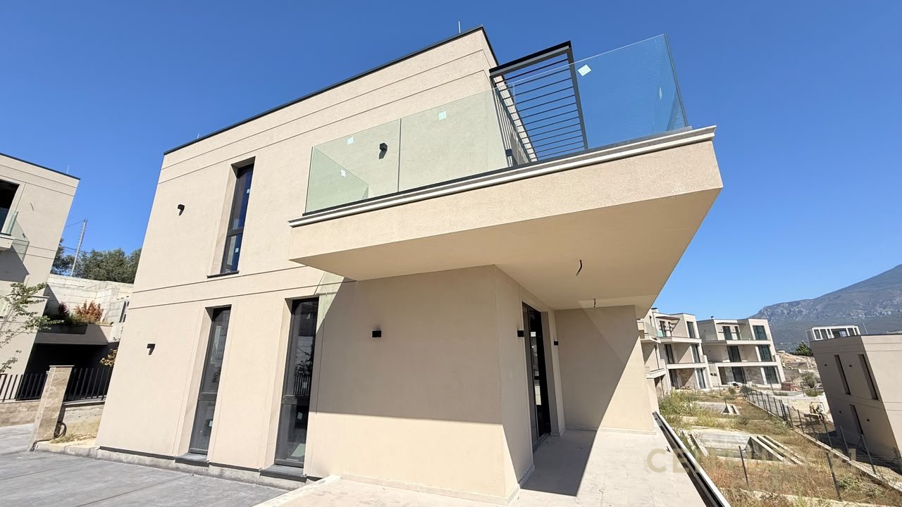 WE SELL AN INDIVIDUAL VILLA WITH A POOL AT LAKESHORE RESIDENCES