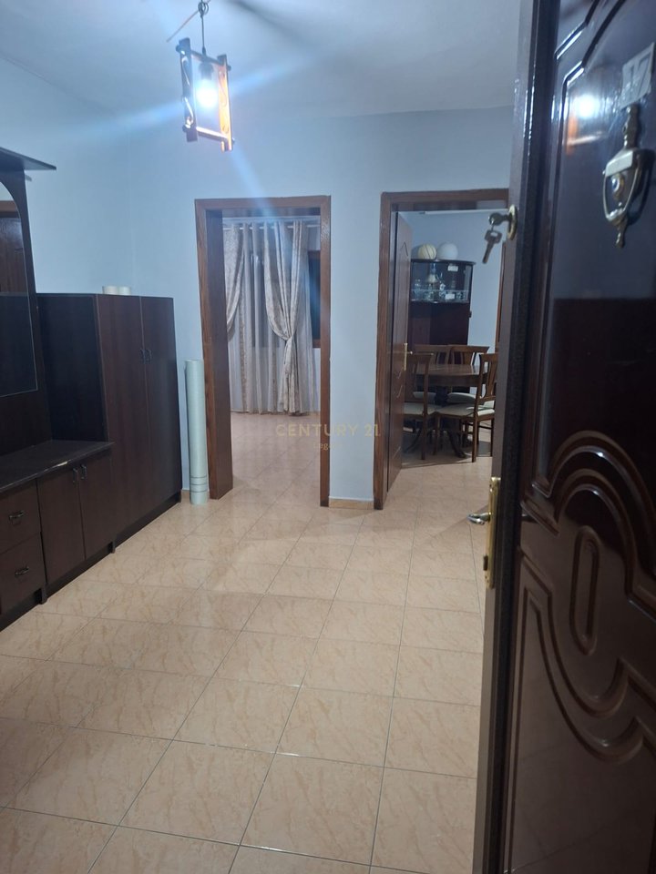 Apartament 3+1 per qira , Prane Shkolles "Osman Myderizi"